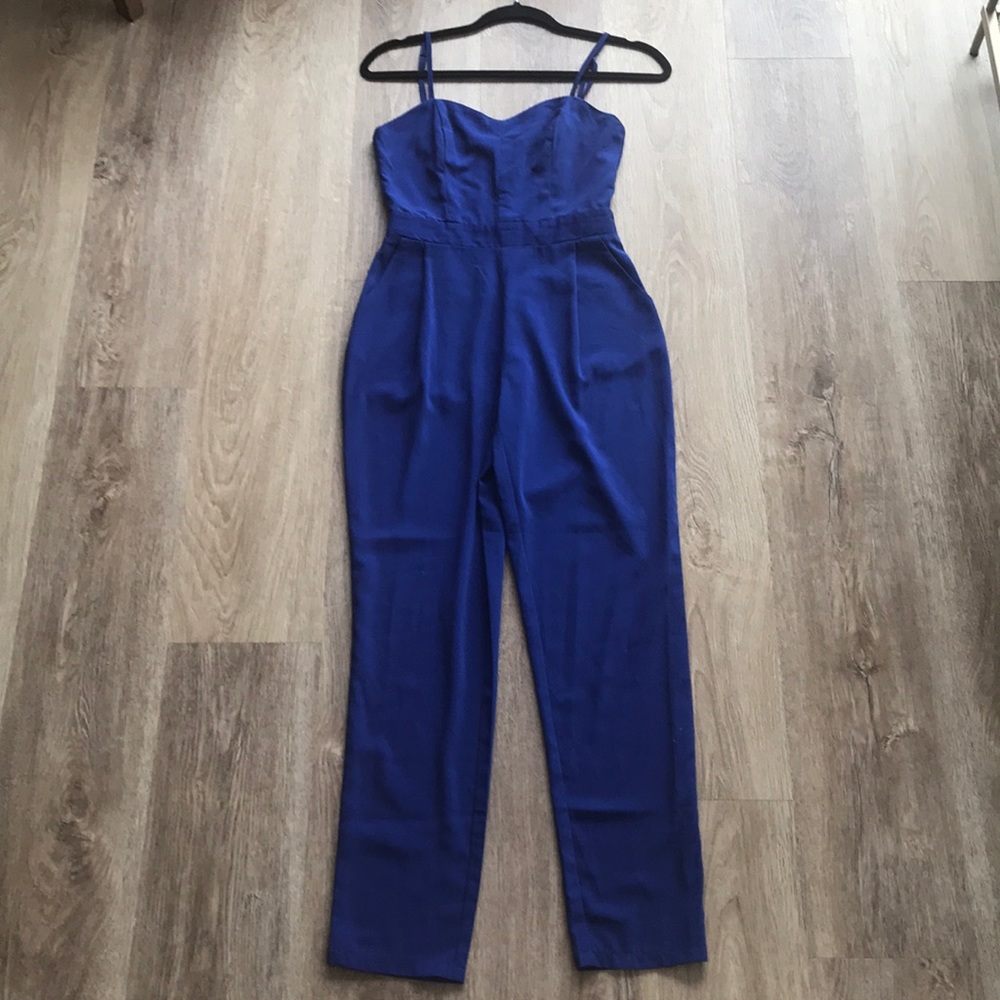 Sleeveless jumpsuit with back cutout details